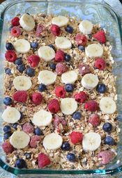 Oat cake with berries
