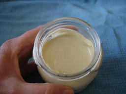 Here's an easy recipe for a night cream with cocoa butter!