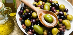 Top 5 reasons to eat healthy olives daily