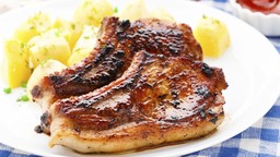 Pork steaks with honey and beer