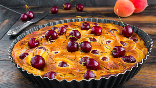Summer fruit cake with peaches and cherries